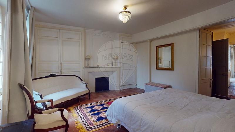 Propriété - 420 m² - 14 pièces