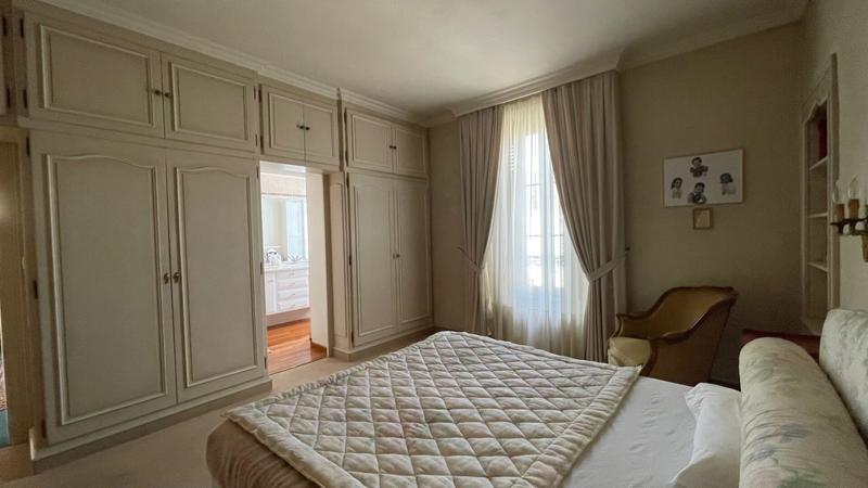 Maison - 210 m² - 11 pièces