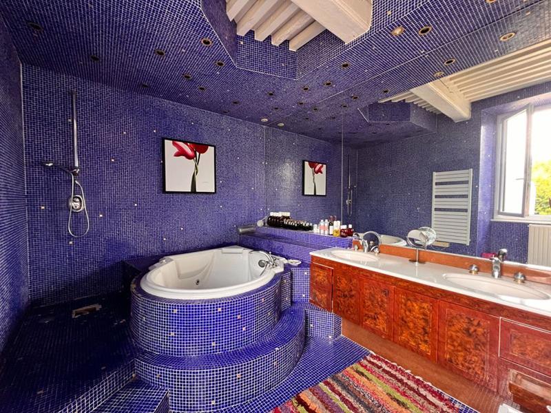 Maison - 270 m² - 6 pièces