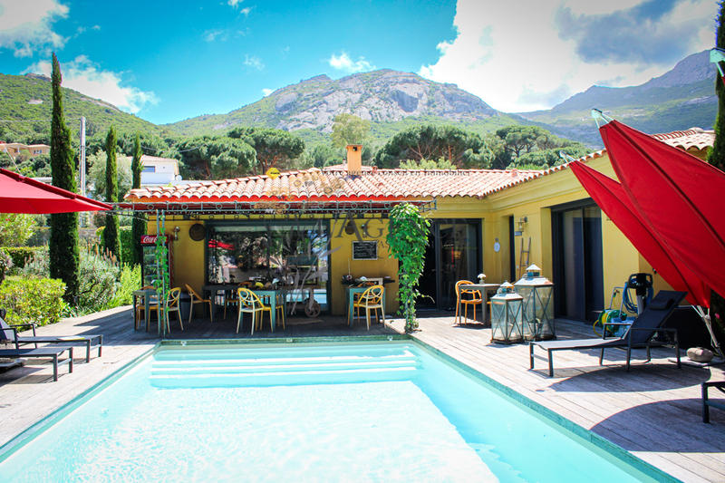 Maison - 215 m² - 8 pièces