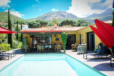 Maison - 215 m² - 8 pièces