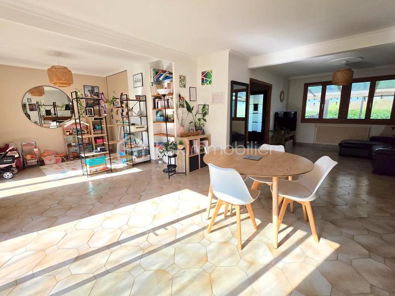 Maison traditionnelle - 166 m² - 8 pièces