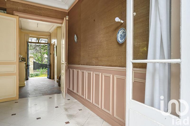 Maison - 243 m² - 8 pièces