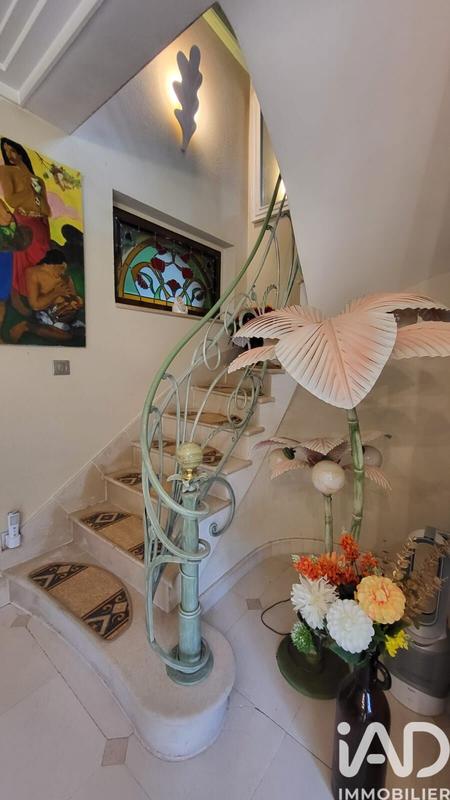 Maison - 235 m² - 10 pièces