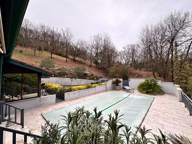 Maison - 95 m² - 5 pièces