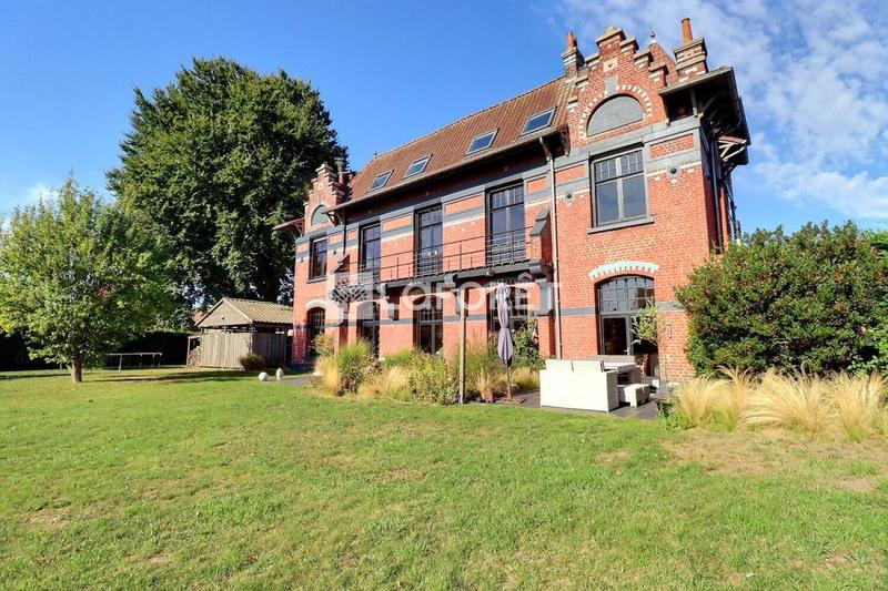 Maison - 273 m² - 7 pièces