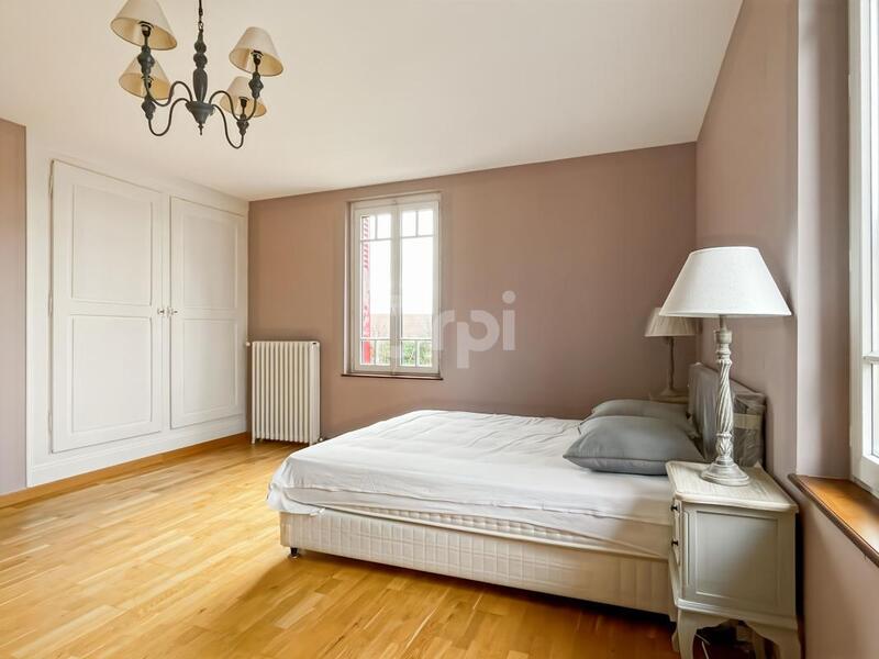 Maison - 268 m² - 10 pièces