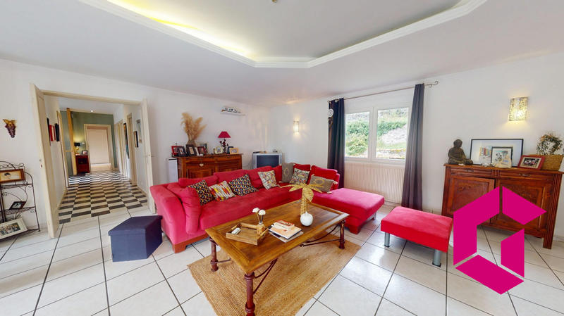 Maison - 182 m² - 8 pièces