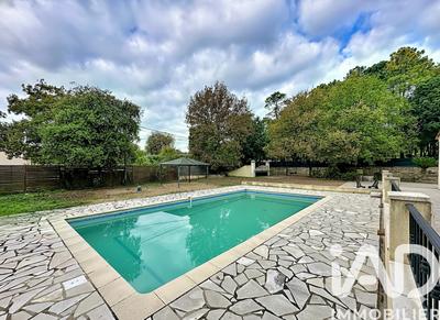 Maison - 186 m² - 6 pièces