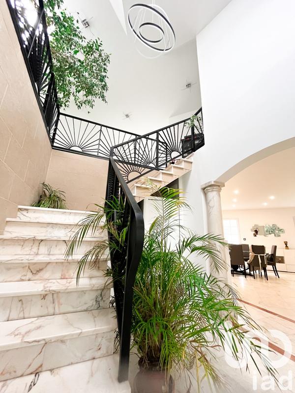 Maison - 195 m² - 7 pièces