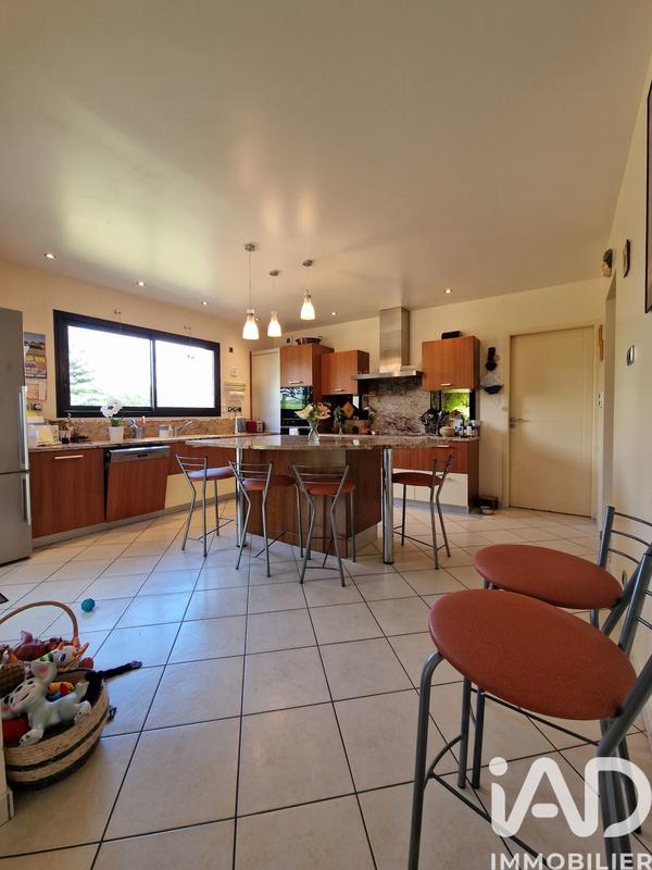 Maison - 242 m² - 10 pièces