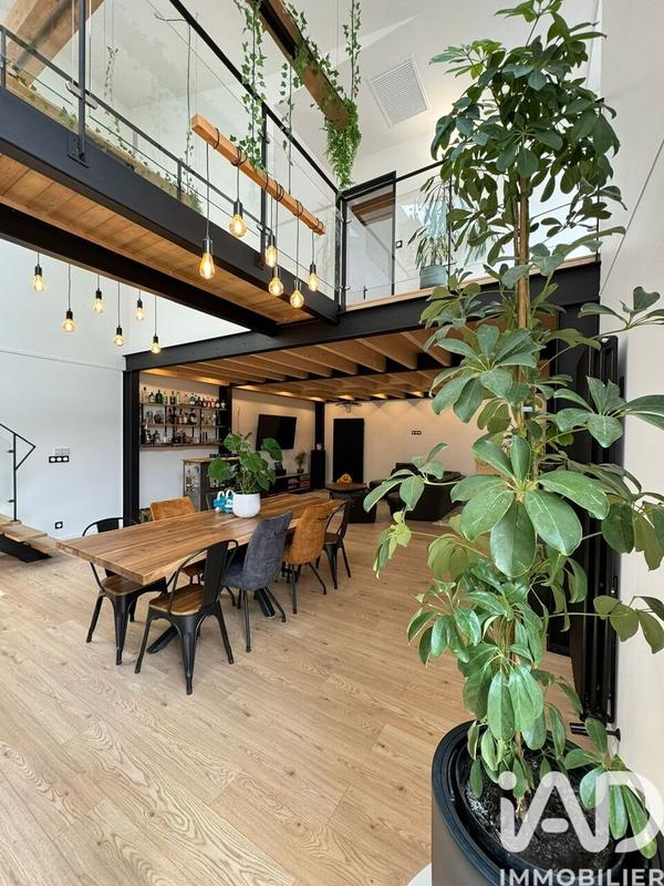 Maison - 203 m² - 7 pièces