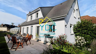 Maison - 205 m² - 8 pièces