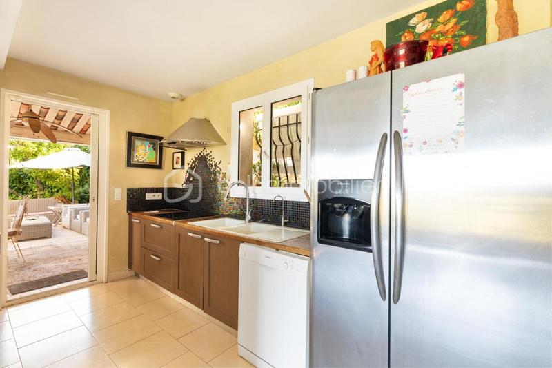 Villa - 312 m² - 6 pièces