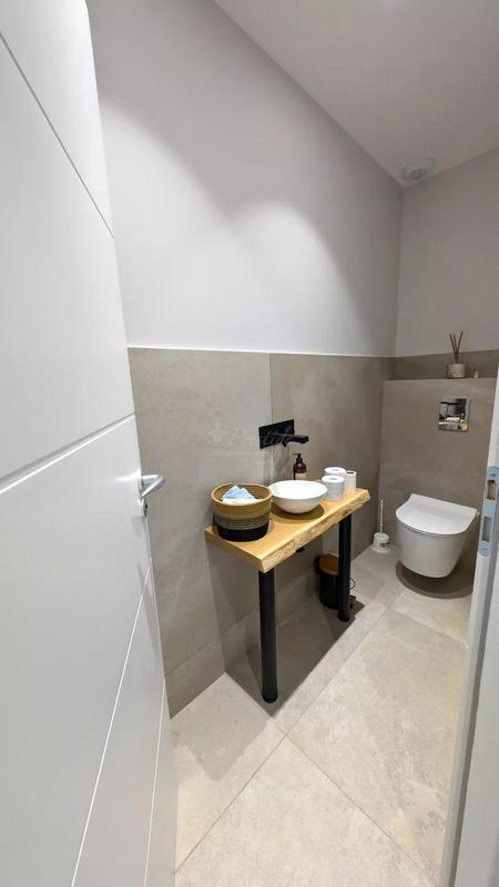 Maison - 260 m² - 7 pièces