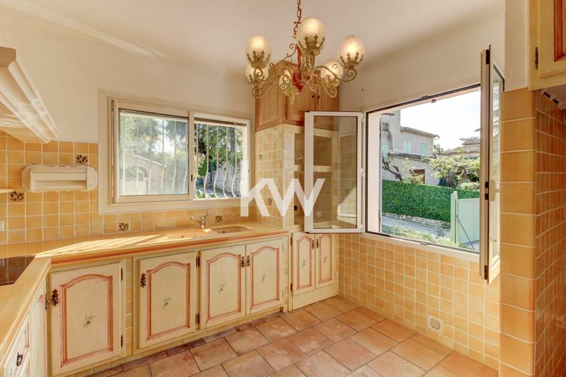 Maison - 182 m² - 6 pièces