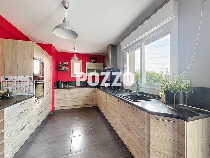 Maison - 102 m² - 6 pièces