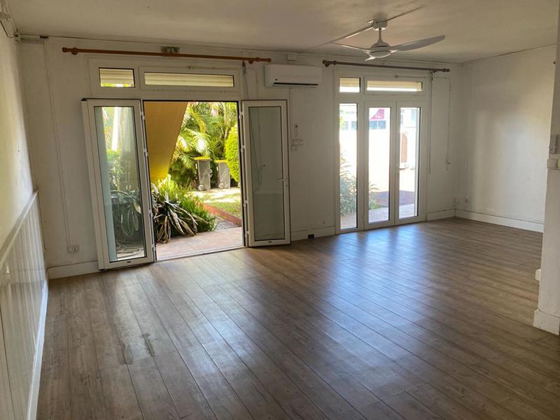 Maison - 242 m² - 10 pièces