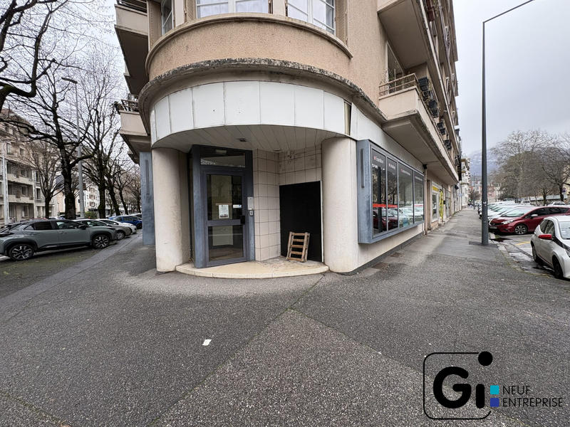 Local commercial - 110 m² - 4 pièces