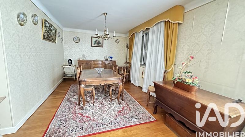 Maison - 228 m² - 9 pièces