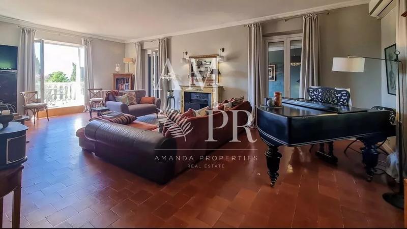 Villa - 530 m² - 10 pièces