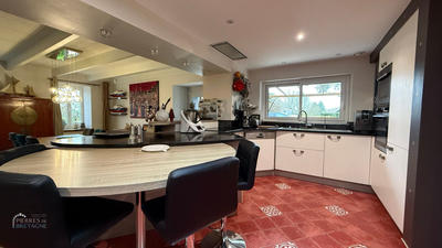 Maison - 193 m² - 10 pièces