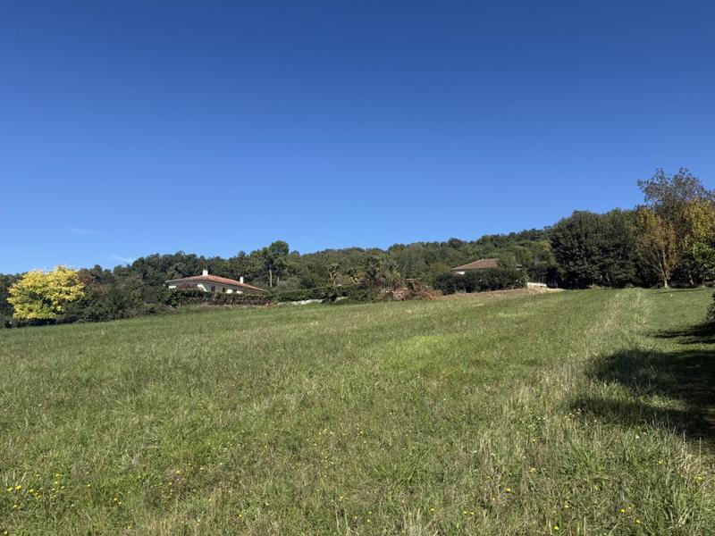 Terrain constructible - 985 m²