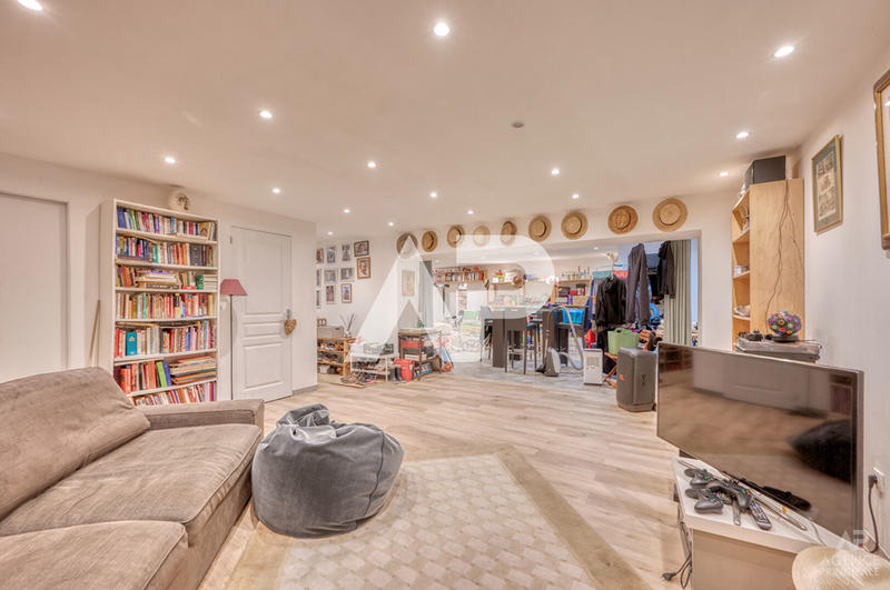 Maison - 266 m² - 7 pièces