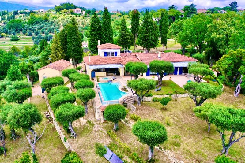 Villa - 440 m² - 9 pièces