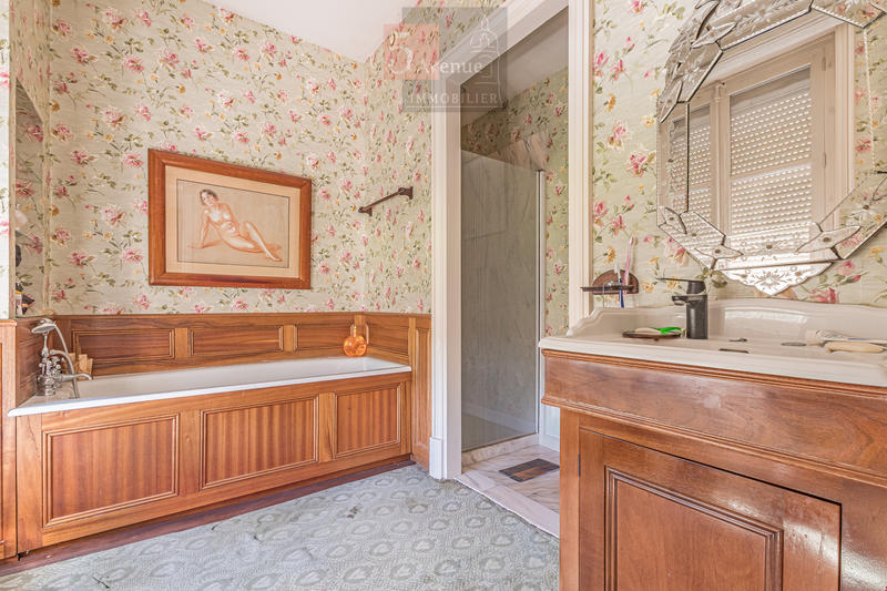 Maison - 430 m² - 11 pièces