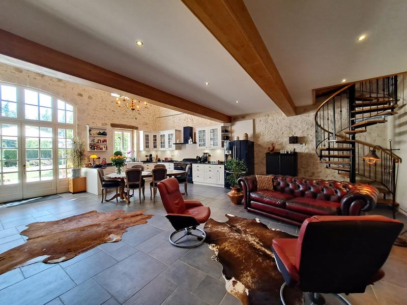 Maison - 432 m² - 10 pièces