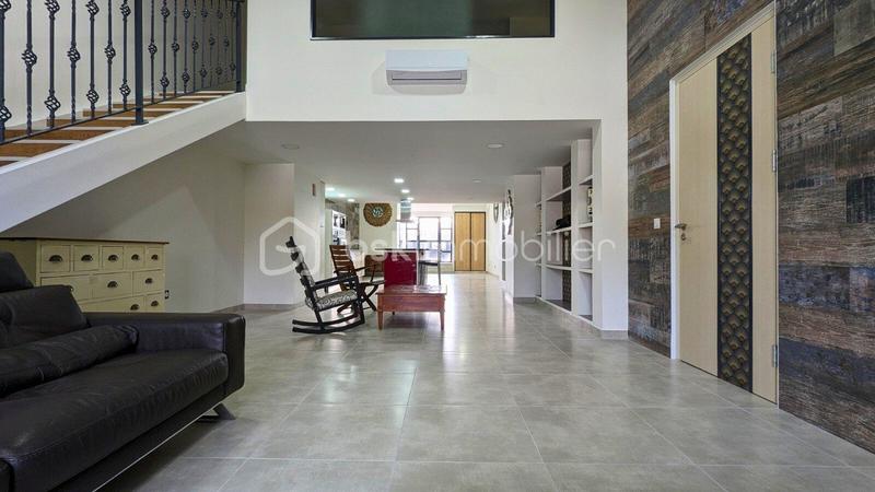 Immeuble - 1 900 m² - 30 pièces