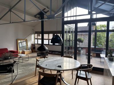 Loft - 138 m² - 6 pièces