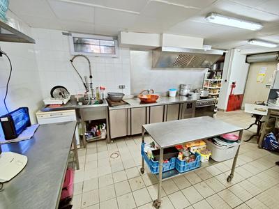 Local commercial - 95 m² - 6 pièces