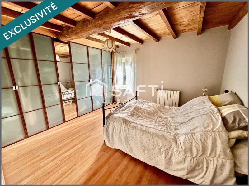 Maison - 235 m² - 8 pièces