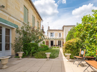 Maison - 262 m² - 10 pièces