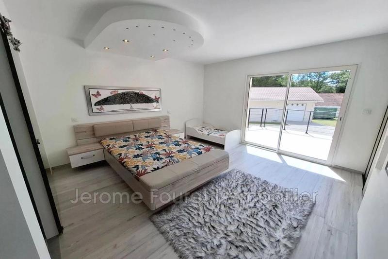 Maison - 250 m² - 5 pièces