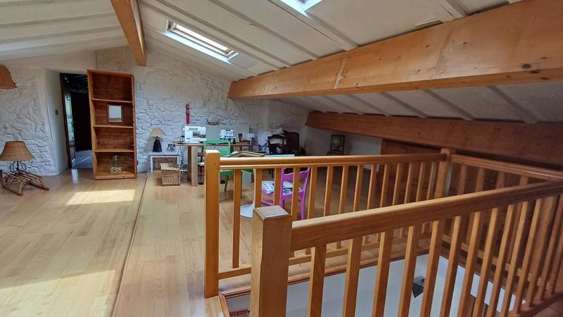 Maison - 390 m² - 13 pièces