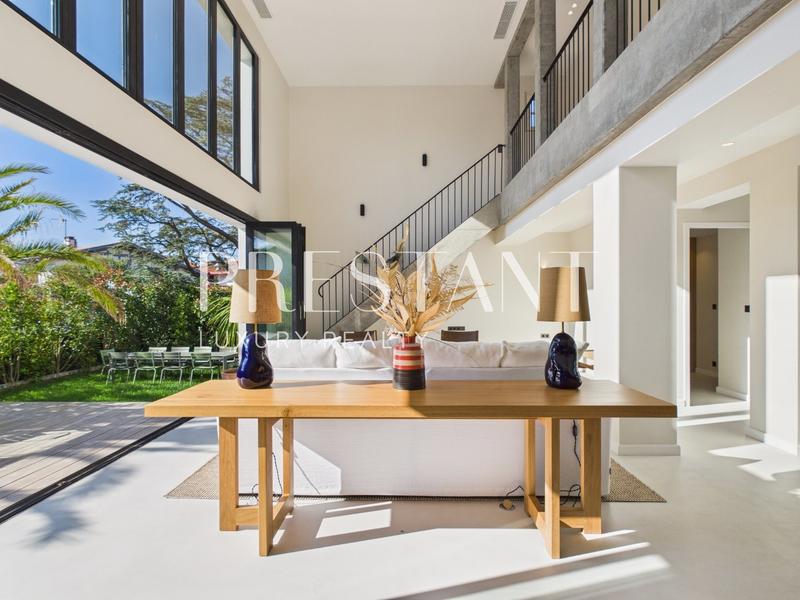 Maison - 290 m² - 8 pièces