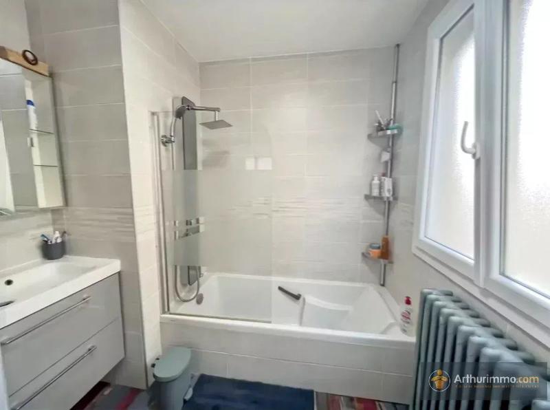 Maison - 220 m² - 9 pièces