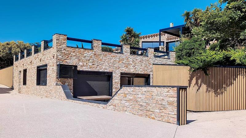 Maison - 263 m² - 8 pièces