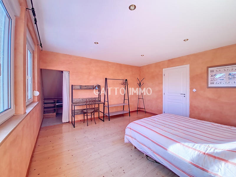 Maison - 200 m² - 6 pièces