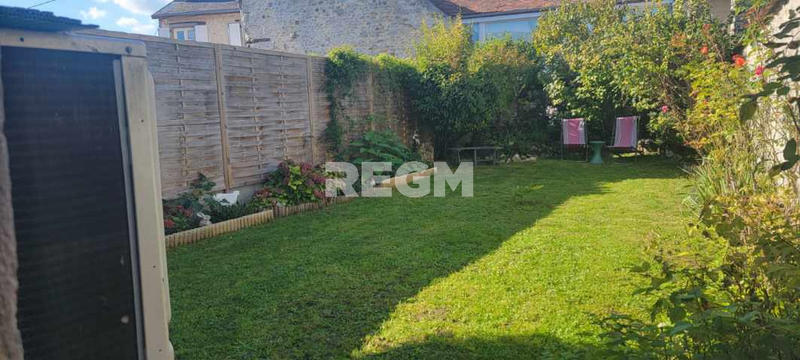 Maison - 230 m² - 8 pièces