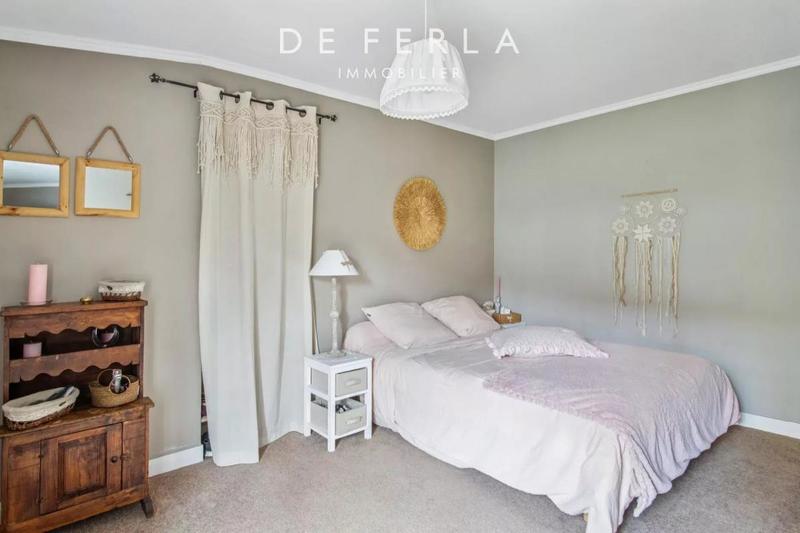 Propriété - 260 m² - 10 pièces