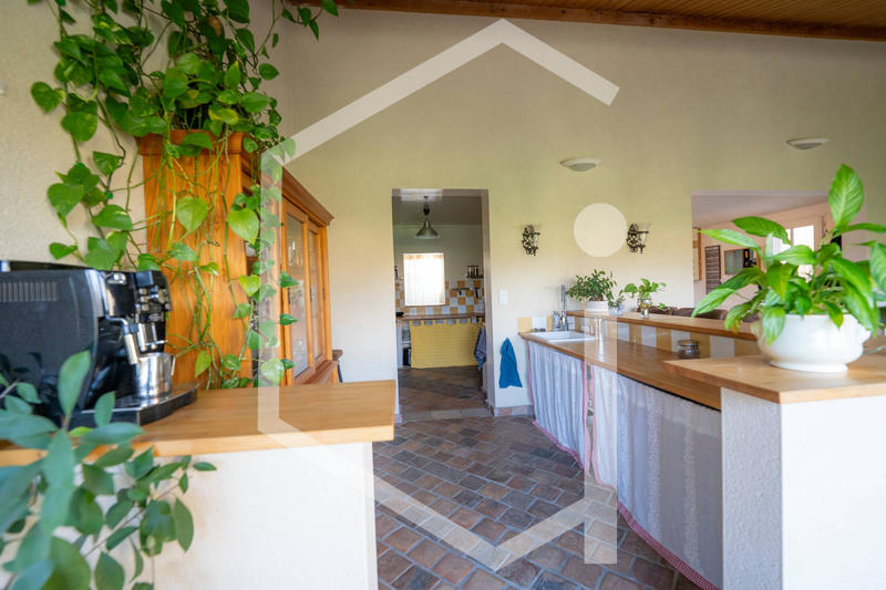 Maison - 240 m² - 9 pièces