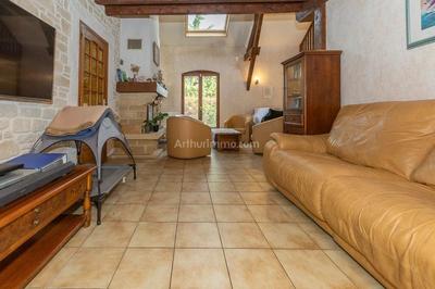 Maison - 225 m² - 9 pièces