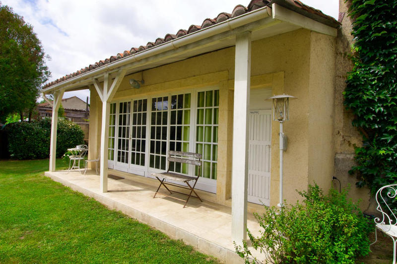 Maison - 247 m² - 15 pièces