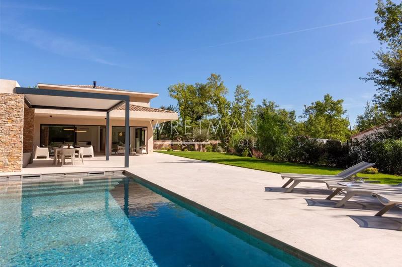 Villa - 240 m² - 5 pièces