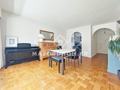 Appartement - 100 m² - 5 pièces