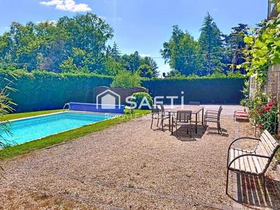 Maison - 250 m² - 10 pièces